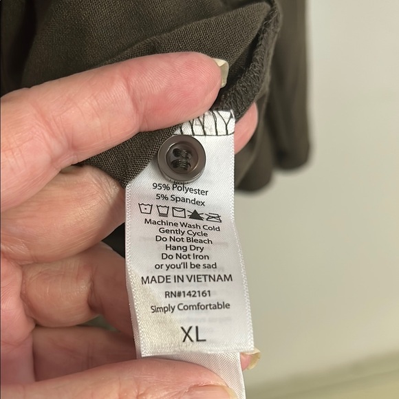 Women's Olive Button-Up Top - Picture 3 of 4